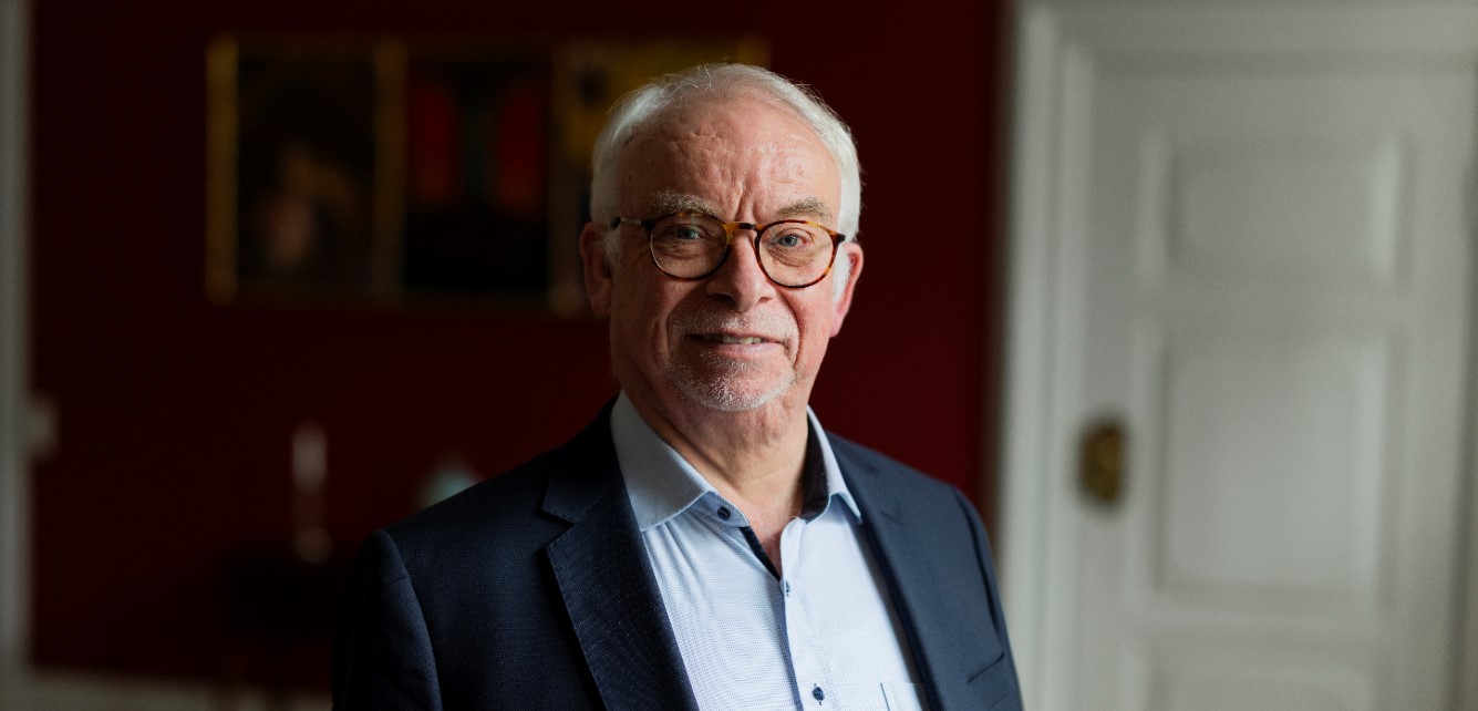 Biskop Peter Skov-Jakobsen fotograferet på sit kontor i Bispegården,